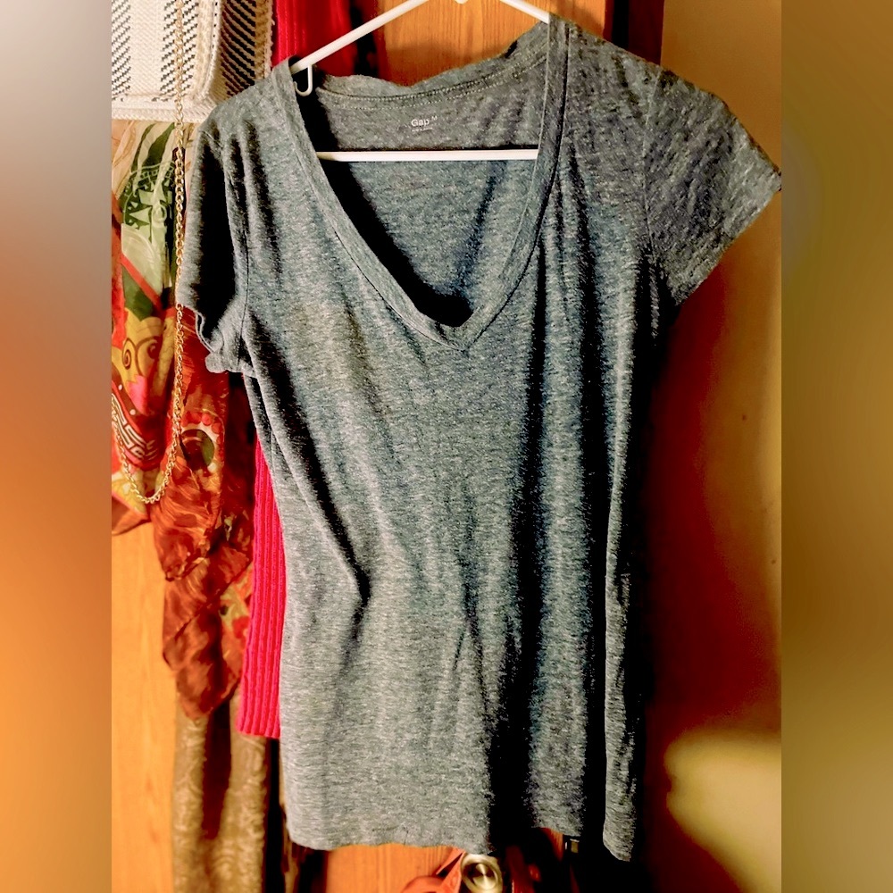 Women's Basic Gap V-neck top for sale